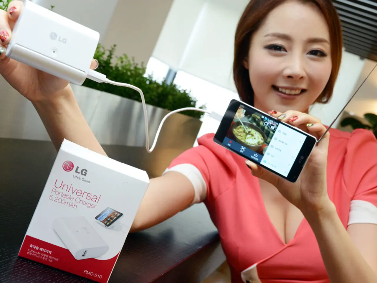 Power-generating Balcony Unit: 2.5 kWh Energy Storage featuring a touch screen - immediately...