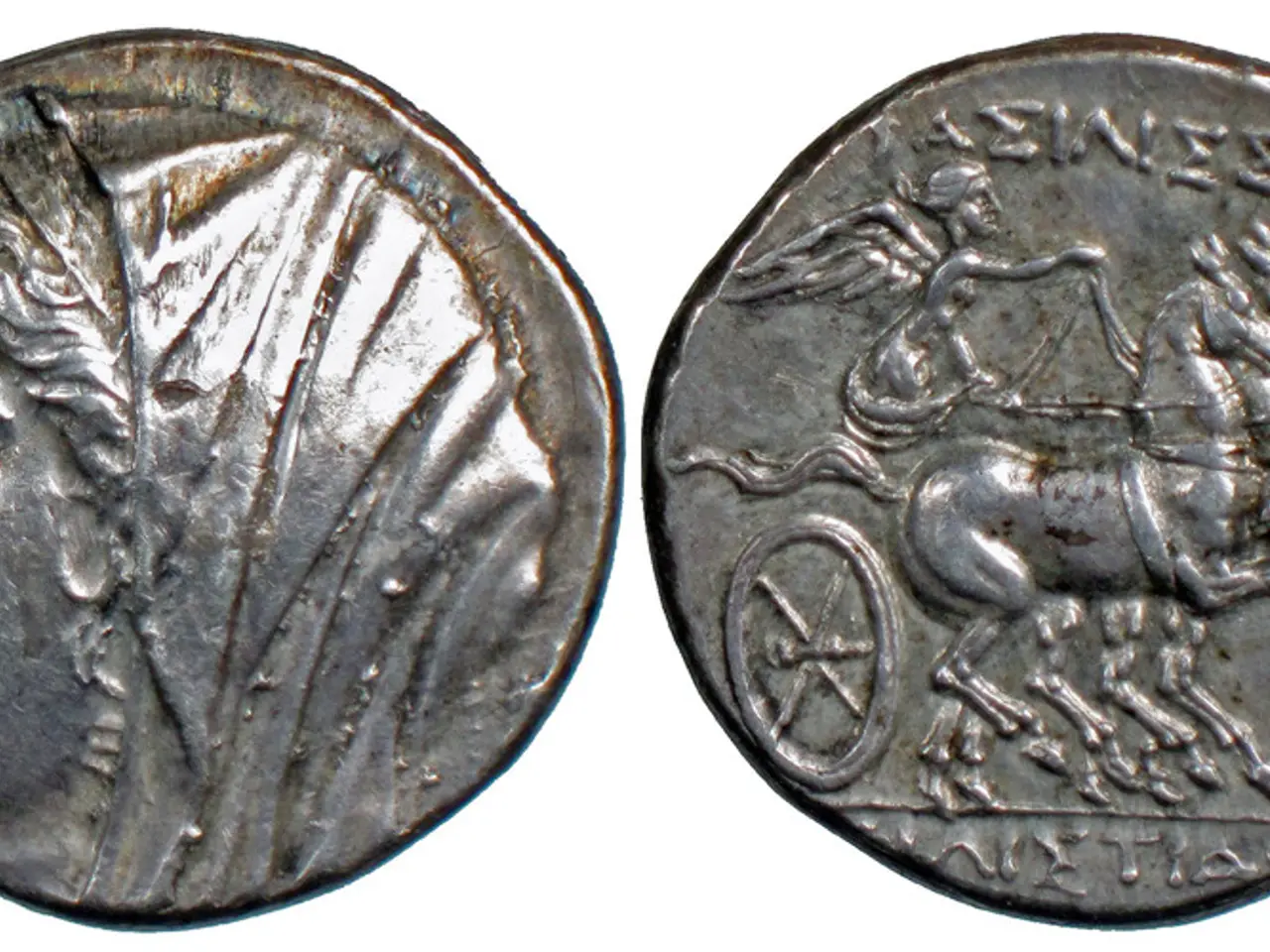 Comparing Spot ETF and Futures ETF: Which Bitcoin Investment Approach Provides a Superior Return?