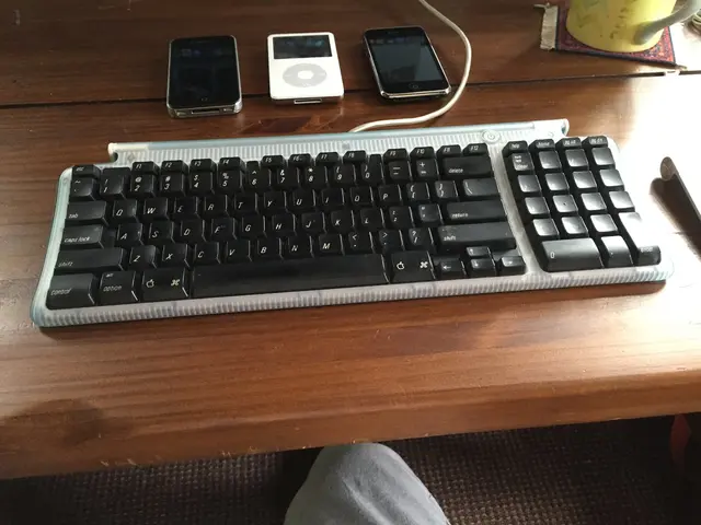 Decentralized Keyboard Structure omits Printed Circuit Board (PCB)