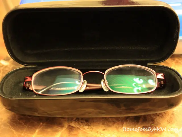 China's Smart Glasses Are Yet Again Removing All Coverings