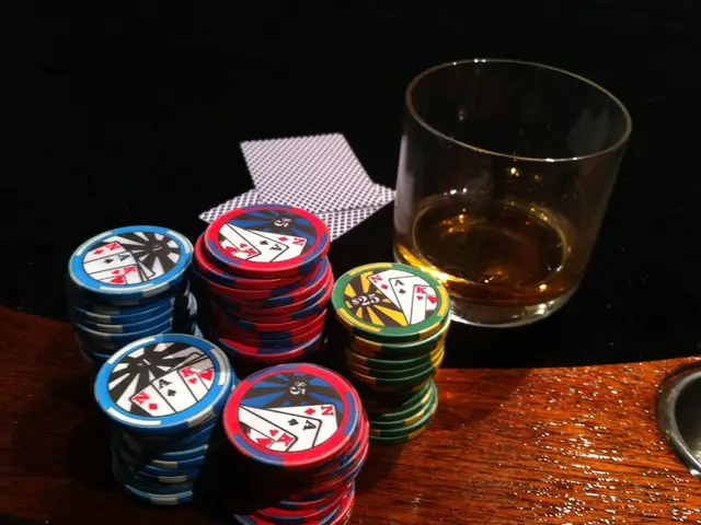 Cash Payout Games with Divided Winnings