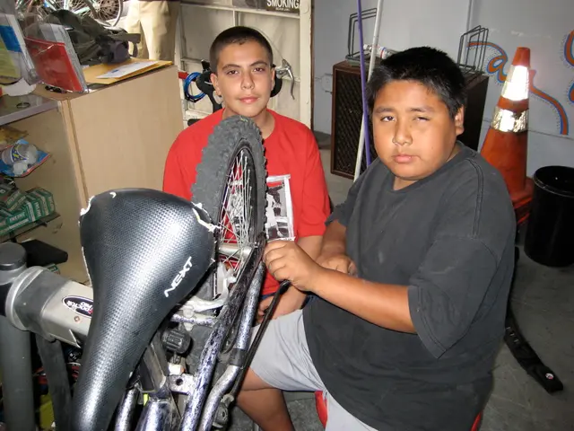 Repairing Damaged Aluminum and Composite Car Bodies in Collision Repair Beyond Standard Steel Work