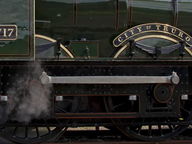 Steamed surprises: Unraveling the near-victory of a horse on a treadmill over a steam train