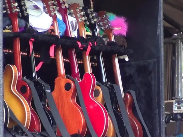 Each Les Paul produced by Gibson for Noel Gallagher's signature line is distinctive: the...