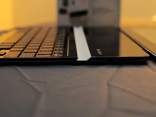 Samsung's Galaxy Book 4 experiences a 50% reduction in price on the EE app.